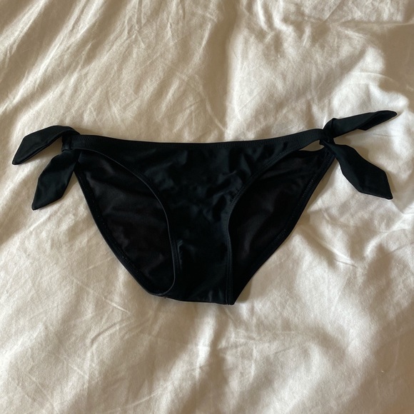 Black Cheeky Side tie bikini bottoms - Picture 2 of 3